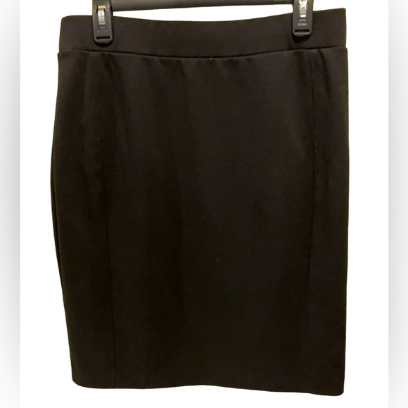Apt 9 black & white body-con pencil skirt. Size medium. Like new. - Picture 2 of 4